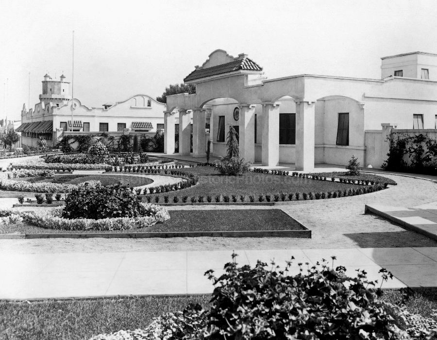 Universal Studios 1915.jpg